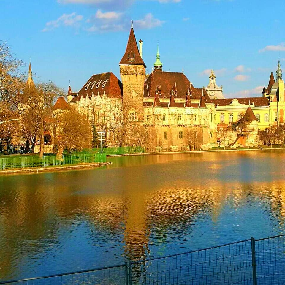 Budapest . . .. #igers #ig_travelerworld #travelling #influencer #wanderlust #loveit #laugh #funny #instagram #photo&hellip;