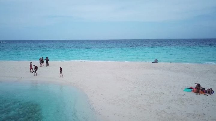 Walking along the island of Kalanggaman!!! #spviajar #philippines #trip #filipinas #travel #island #kalanggamanisland #top…