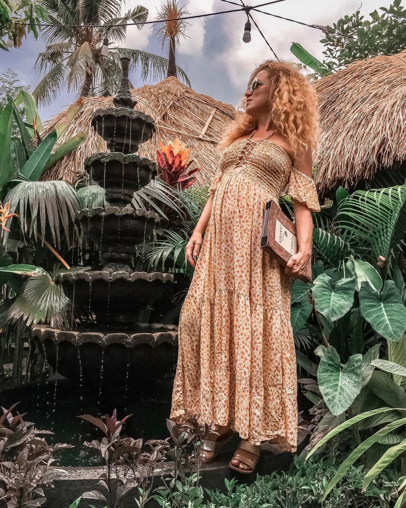 Bali vibes ???? Усыновила геккончика. ???? Дело на днях было. Смотрю киношку . Пошла&hellip;