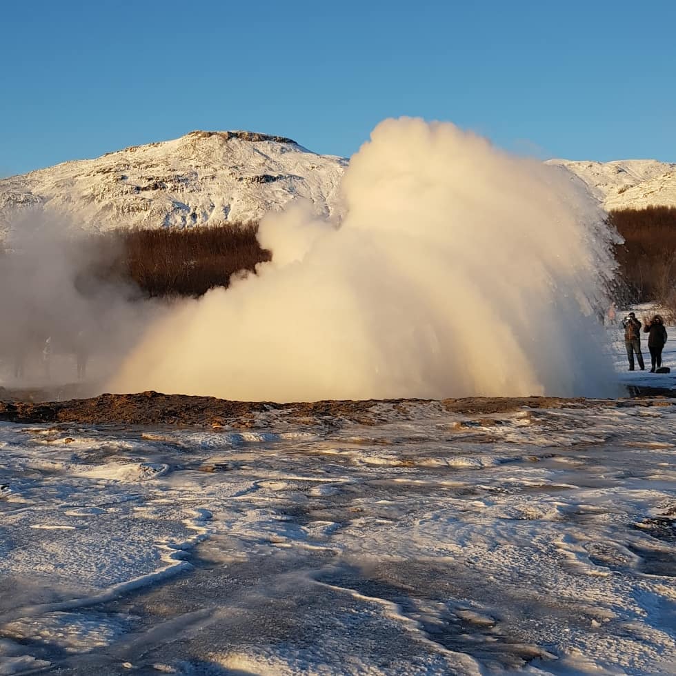Woooosch #geysir #iceland???????? #iceland #travelphotography #traveling #travelgram #travel #nature #naturephotography #photographie #iceandfire #winter #cold…