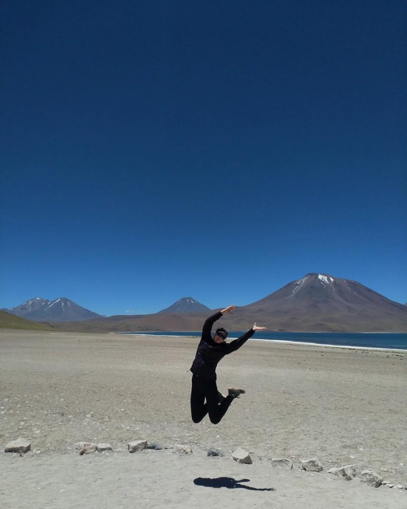 Jump and the smallest shadow! Beautifull nature = happines. . . #atacama #chile #lake&hellip;