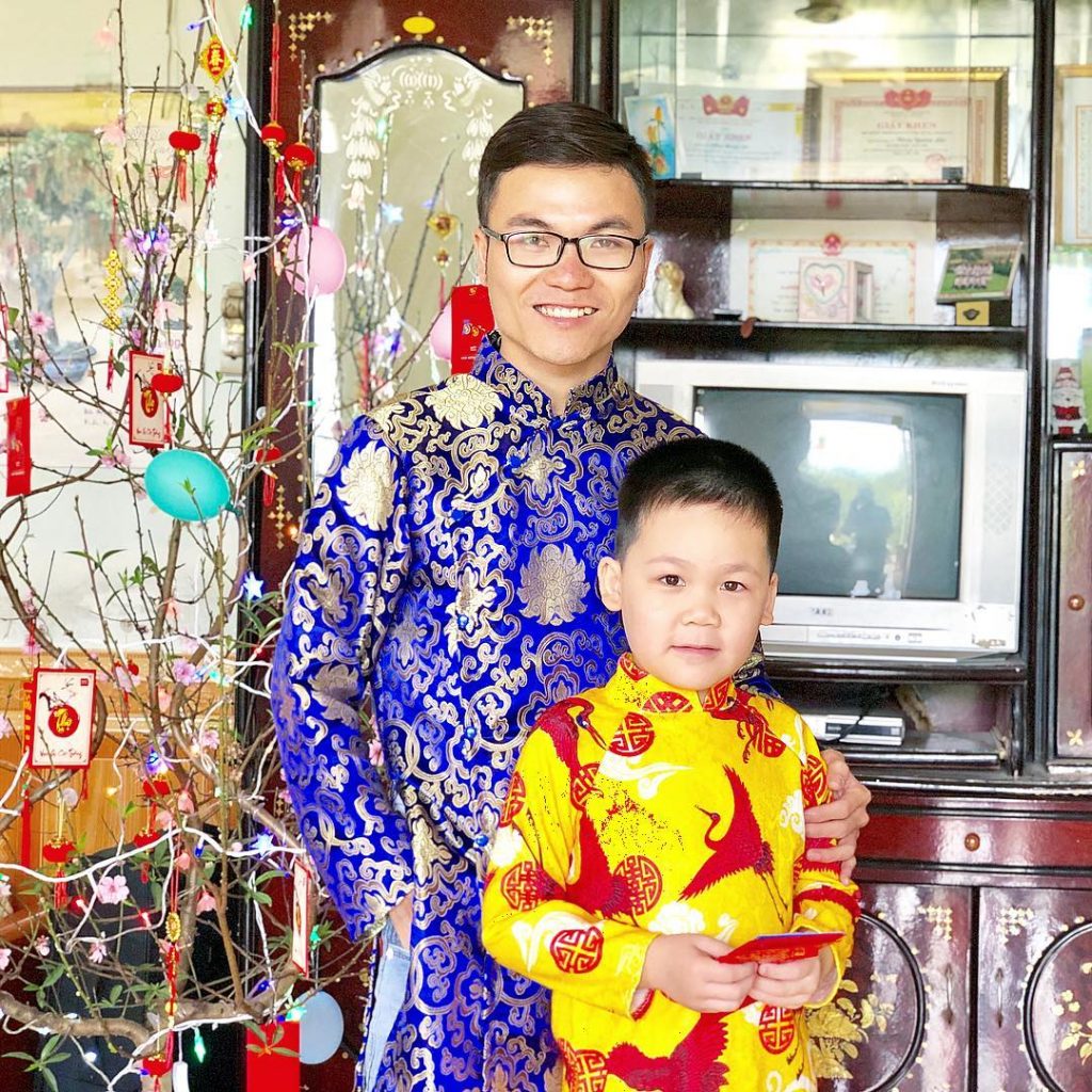 Happy new year!! ???? Lunar new year!! #lunarnewyear #aodai #vietnam #bnesimppl #uncle #vietnamkids #traditional&hellip;