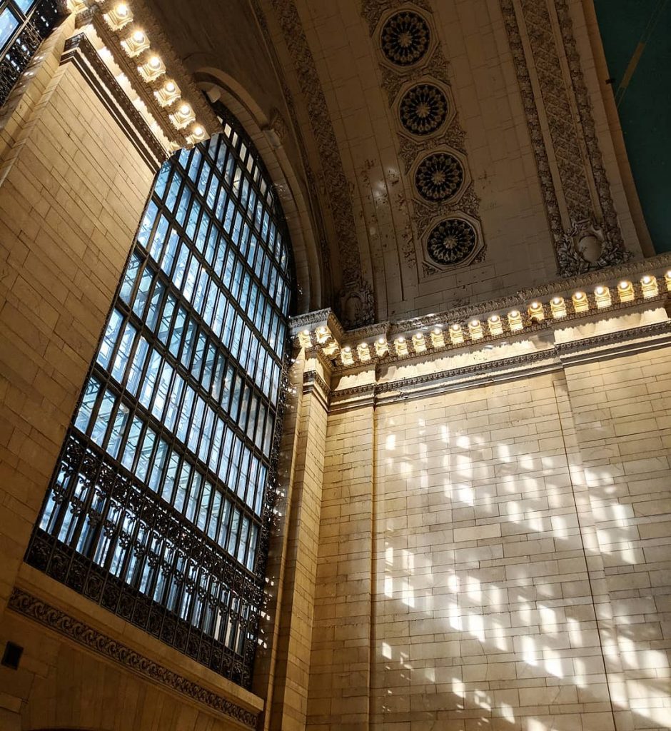 #grandcentralstation #lights #winter #tv_stilllife #theeasywaytotravel #ig_masterpiece #master_shot #thevisualvogue #natgeocreative #artofvisuals #ucitylimitless #wanderlust #stteetdreamsmag #trappingtones&hellip;