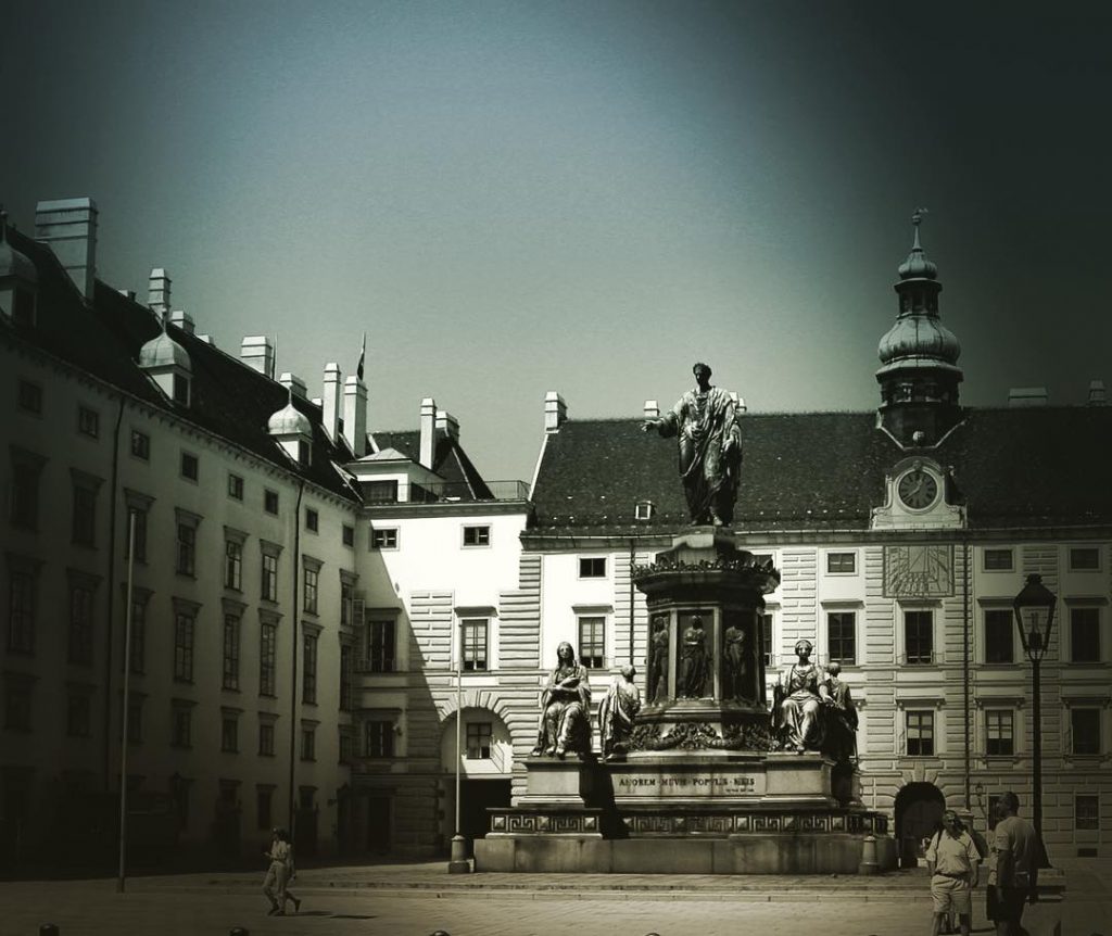 #fotoartistiche #bnesimppl #fotartplgz #pierluigizag Edited with: @carbonblackandwhite _ #urban #urbanart #urbanoutfitters #urbandecay #urbangangfamily #urbanexploration&hellip;