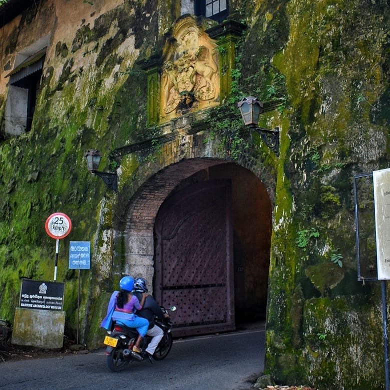 Welcome to Galle ???????? #srilanka #galle #gate #스리랑카 #풍경