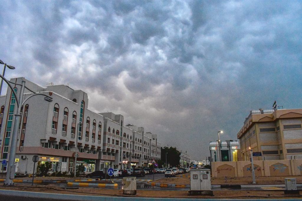 The rainy days are nice too ~ #abudhabi #uae #makemoments #wheninabudhabi #travelgram #travelphotography #landscape&hellip;
