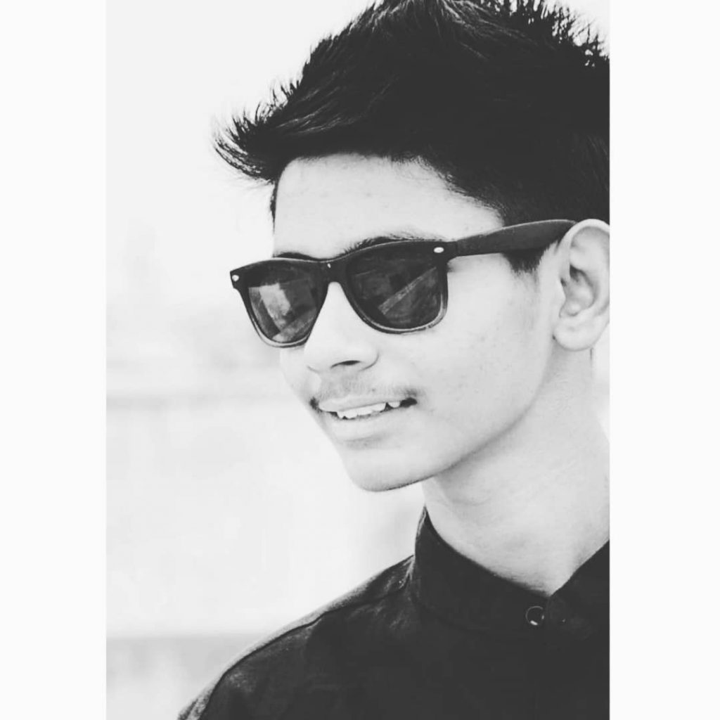 #1_13_1_14 #bw #blacklover #️ #hairstyles #hairlovers #peace #throwback #travelholic #photography #foreverfaster #loveyourself #instagram #a&hellip;