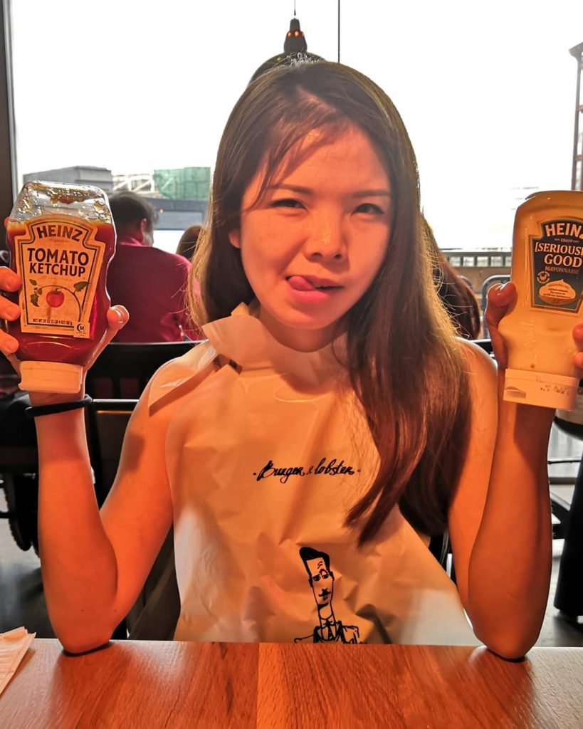 I am lucky gal, spend short time to wait for seated #burgerlobster #treatmeal