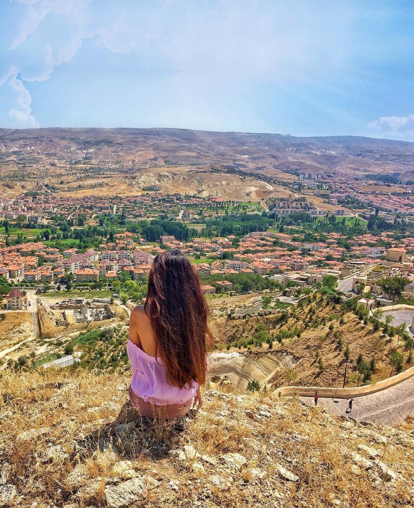 ⠀ Просыпаешься в чужом городе; смотря в окно, щуришься от яркого солнца; наслаждаясь, долго завтракаешь,&hellip;