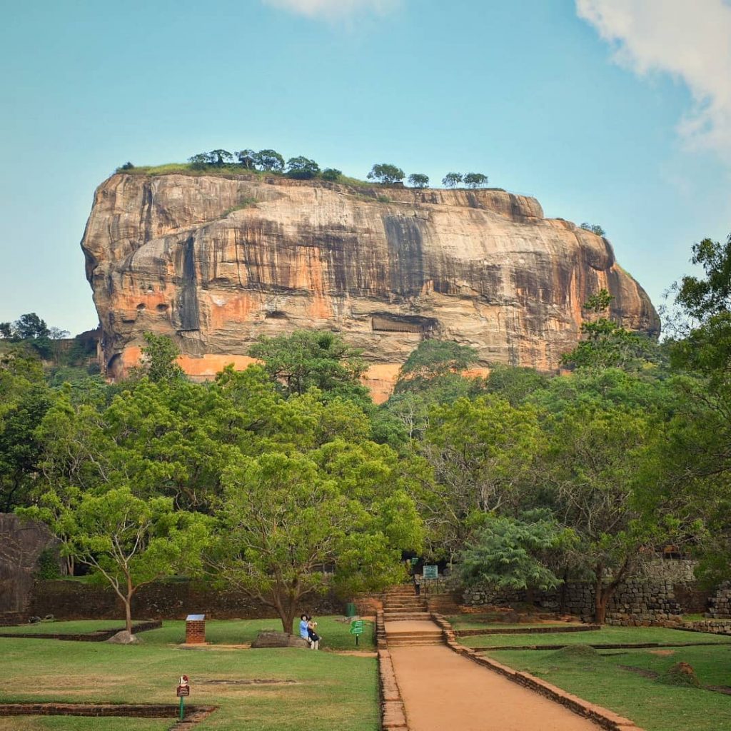 I’ve spent the last 24hrs taking hundreds of pictures of a rock ???????????????????????? #srilanka&hellip;