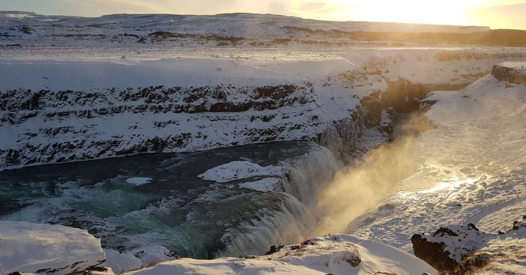 Iceland is soooo stunning. #iceland???????? #iceland #waterfall #sunlight #nature #naturephotography #photographie #photography #travelphotography #traveling&hellip;