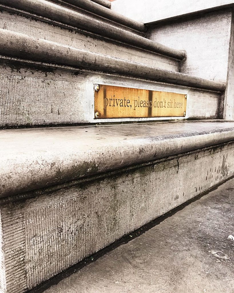 The owner let me do the picture,because I didn’t sit