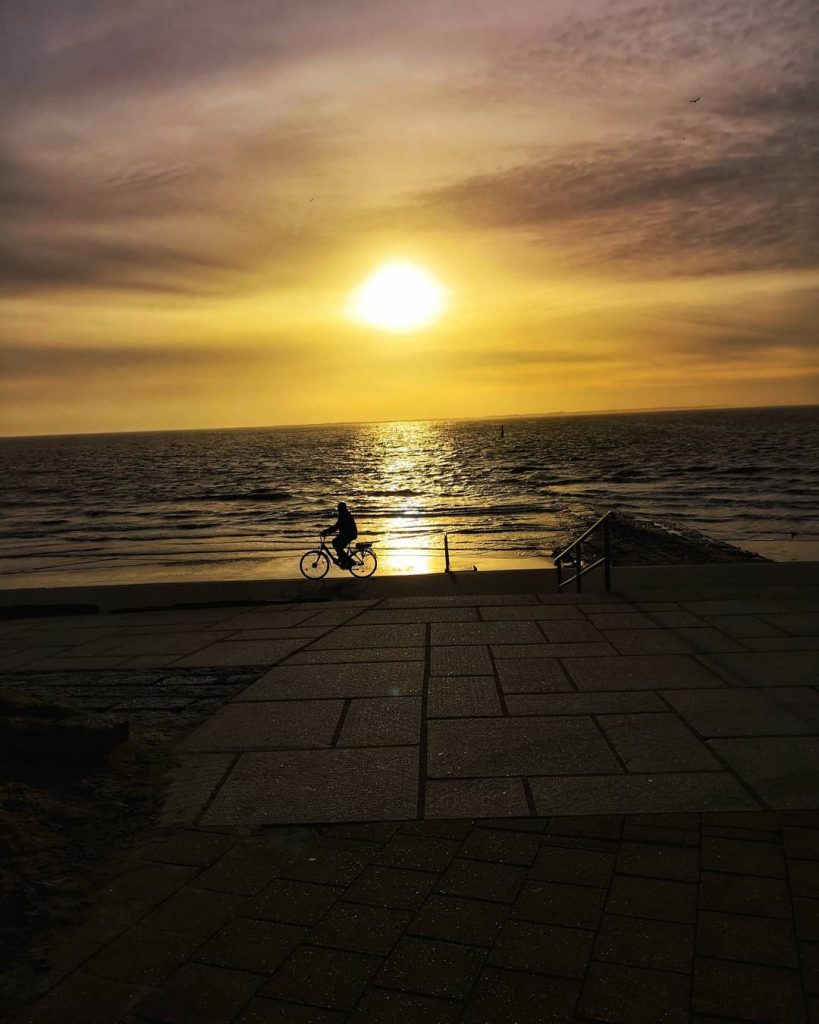 Drive by #the_mobile_gallery #bnesimppl #pic #picoftheday #photo #photooftheday #winter #chilling #instagood #streetphotography #color #ocean&hellip;