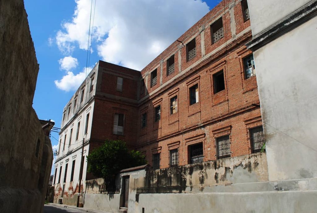 Cuba, Camagüey, November 2014 #cuba #cuban #camagüey #cubatrip #caribbean #caribbeanisland #city #cityphotography #street #streetphotography&hellip;