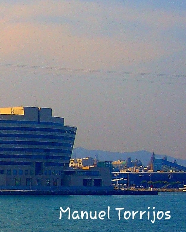 Barcelona desde el mar 3. Foto 1/3. Foto completa en perfil. . #fotourbana #city_barcelona&hellip;