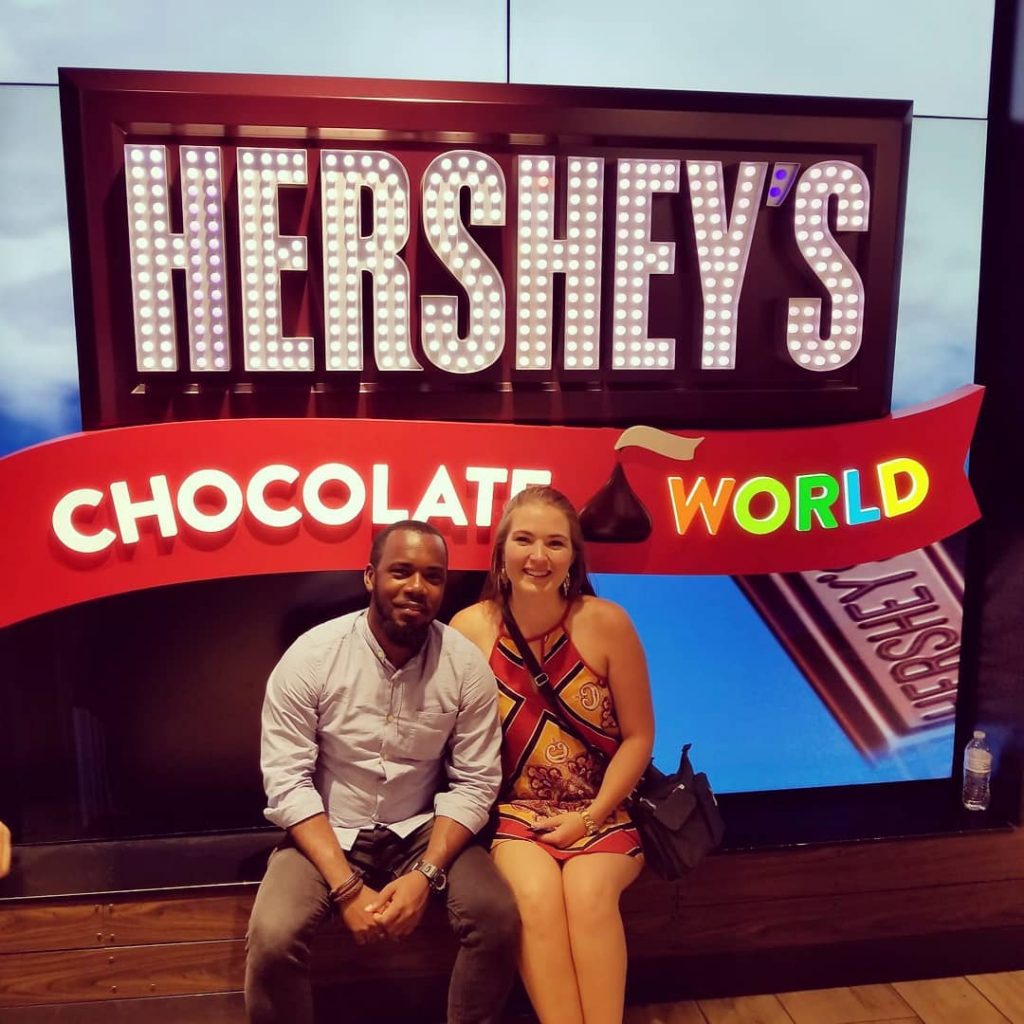 When you’re dating a chocolate fanatic, you MUST stop at @hersheyschocolateworld in NYC! Free…
