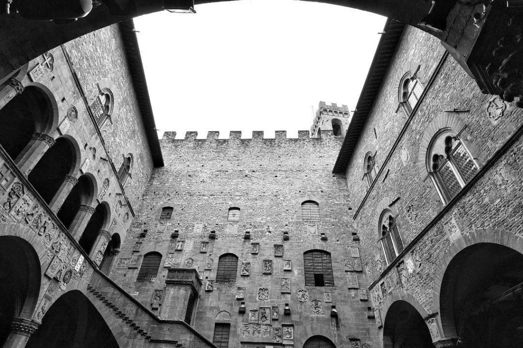 #fotoartistiche #bnesimppl #fotartplgz #pierluigizag Edited with: @carbonblackandwhite _ #urban #urbanart #urbanoutfitters #urbandecay #urbangangfamily #urbanexploration&hellip;