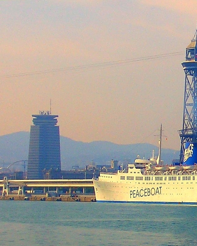 Barcelona desde el mar 3. Foto 3/3. Foto completa en perfil. . #fotourbana #city_barcelona&hellip;