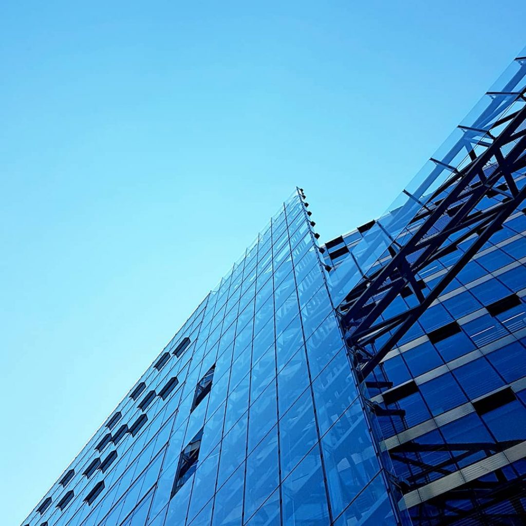 Unterwegs am Kudamm #berlin #berlincharlottenburg #charlottenburg #kurfürstendamm #kudamm #architecturephotography #architektur #architecture #architectureporn #light #fassade&hellip;