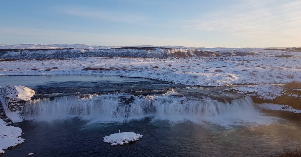 Stunning waterfall #iceland???????? #iceland #goldencircle #waterfall #ice #travelphotography #traveling #travelgram #travel #trip #voyage #sunlight&hellip;