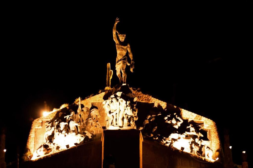 [ES] #Humahuaca de noche???????? ️. . . [EN] Humahuaca at night. . #quebradadehumahuaca #jujuy…