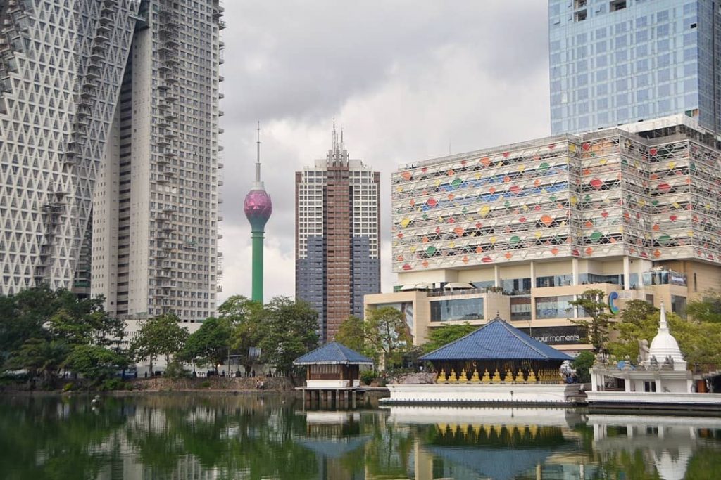 Gangaramaya Park ???????? #Colombo #srilanka #lotustower #스리랑카 #콜롬보 #풍경