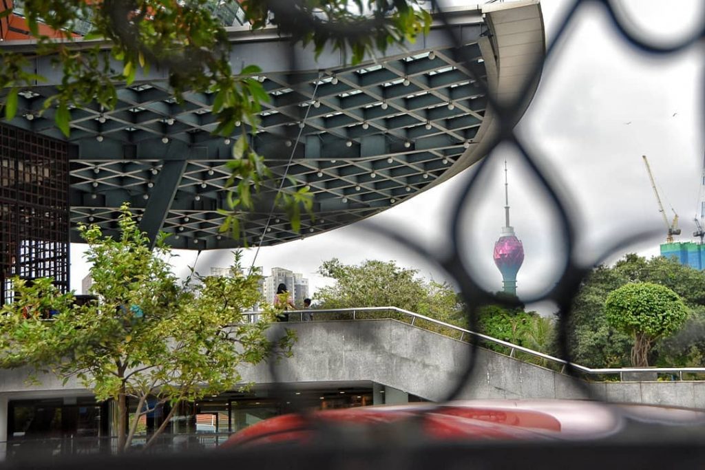 A peak into Colombo #srilanka #Colombo #lotustower #스리랑카 #콜롬보 #풍경