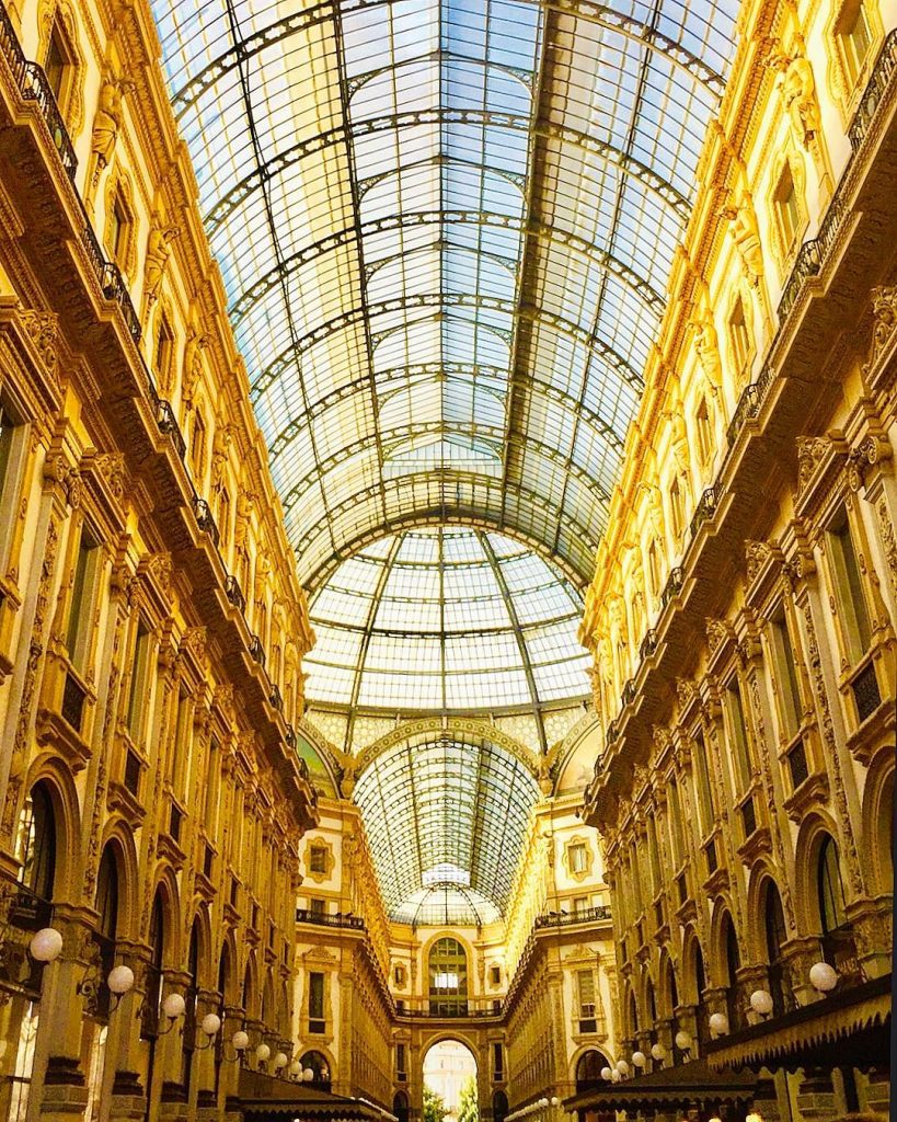 #milano #italia #travel #friendshipgoals #perspective #photography #instadaily #instagram #instalike #luxurylifestyle #luxurydestination #shopping #bags #shoes&hellip;