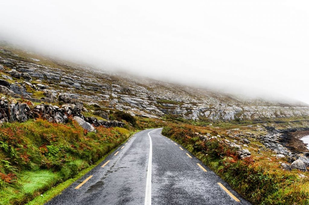 Ireland’s country roads are calling! #ireland #tourismireland #roadtrip #travel #travelphotography #travelgram #traveldiaries #travelgoals #selfdrive365&hellip;
