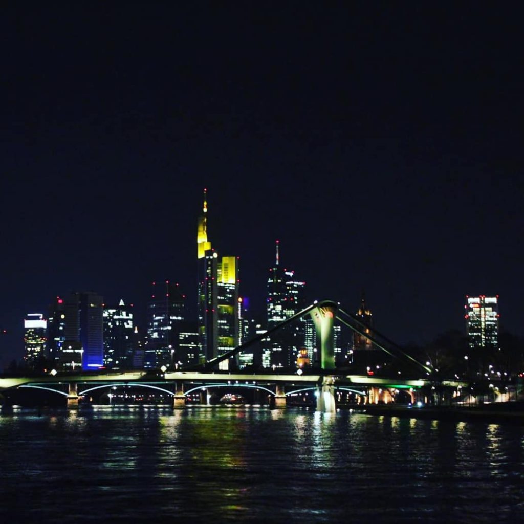 Mainhattan . . . #livingandgreening #Germany #Frankfurt #skyline #mainhattan #adventurer #landscape #travelsdiaries #citizenoftheworld #favoriteplaces&hellip;