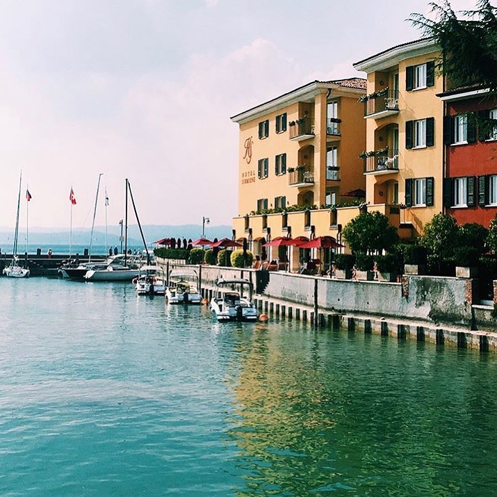 Lake Como, Italy ???????? #italy #travel #lakecomo #travelphotography #travelgram #bnesimppl #italytravel #travelblogger