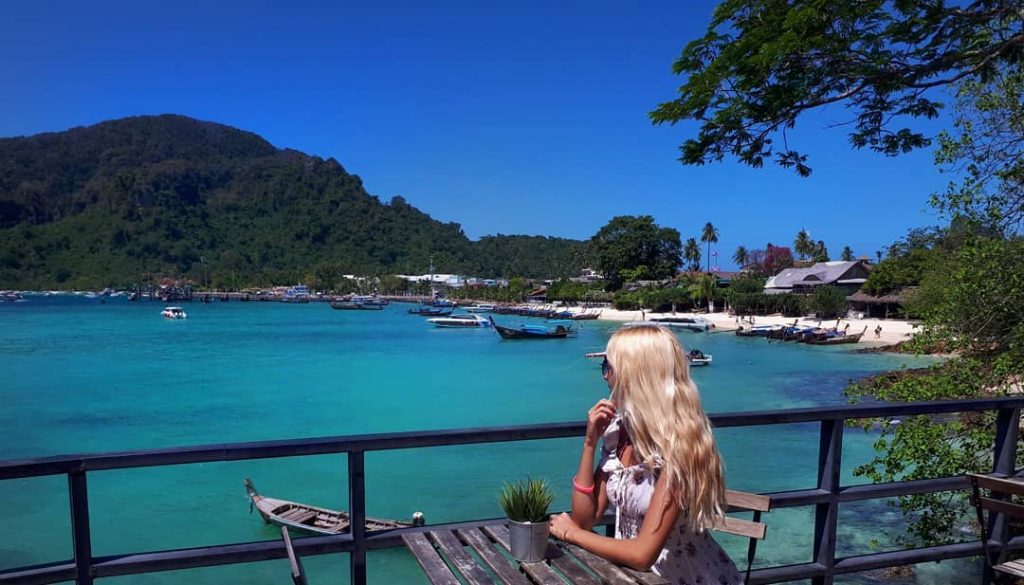 Остров Пхи Пхи Дон небольшой, всего лишь 12 кв.км, но он обитаемый, здесь есть&hellip;