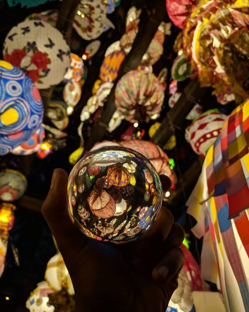 Kala Ghoda Art Festival2k19 #kgaf #kgaf2019 #kalaghodafest #artsofvisuals #glassball #glassballphotography #lensball #lensballphotography #coloursoflife #colourfulworld&hellip;