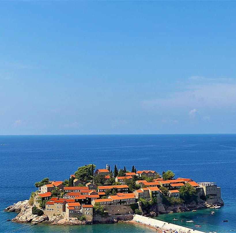 A peacful little island along the montenegran coast. Unfortunatly privatized by a luxury hotel&hellip;