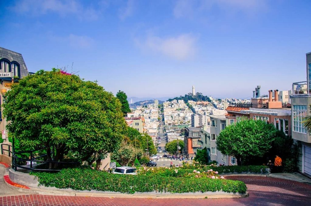 Dalla cima di lombard street c’è una vista sulla città davvero intetessante!! . .&hellip;