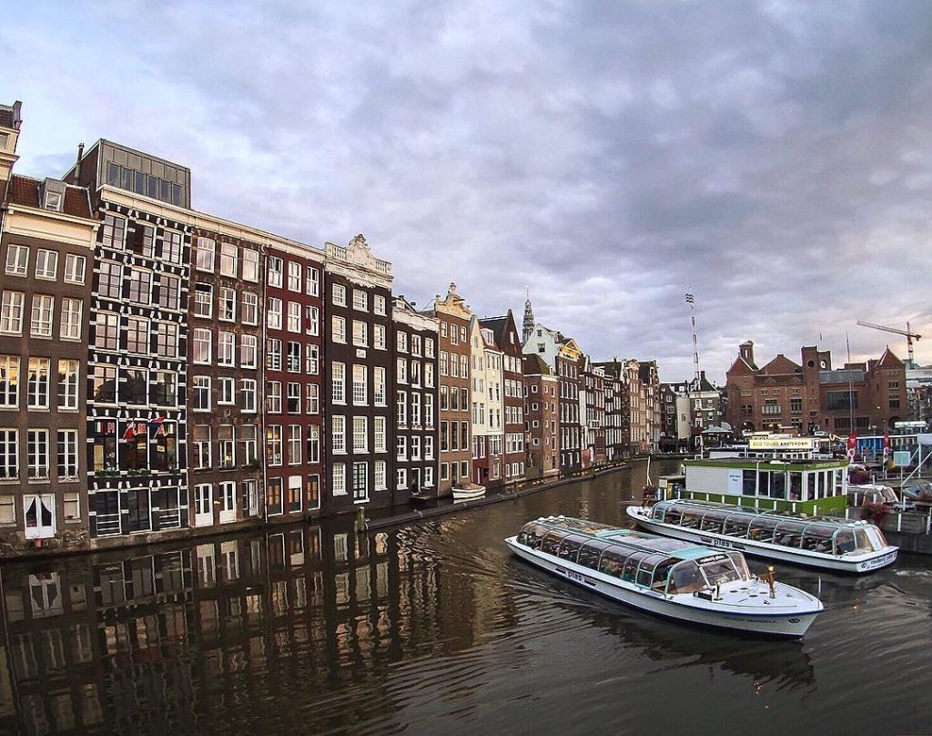 I Am(not)sterdam. Ранним весенним утром, когда воздух ещё прозрачен и свеж, я вышла из…