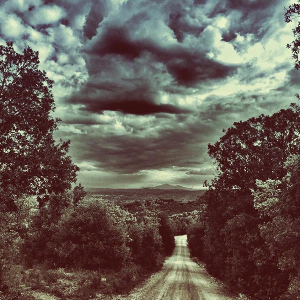 #fotartplgz #traveldestinations_ig #bnesimppl di Edited with: @carbonblackandwhite _ #landscape #amazing #view #trip #tree #sky&hellip;