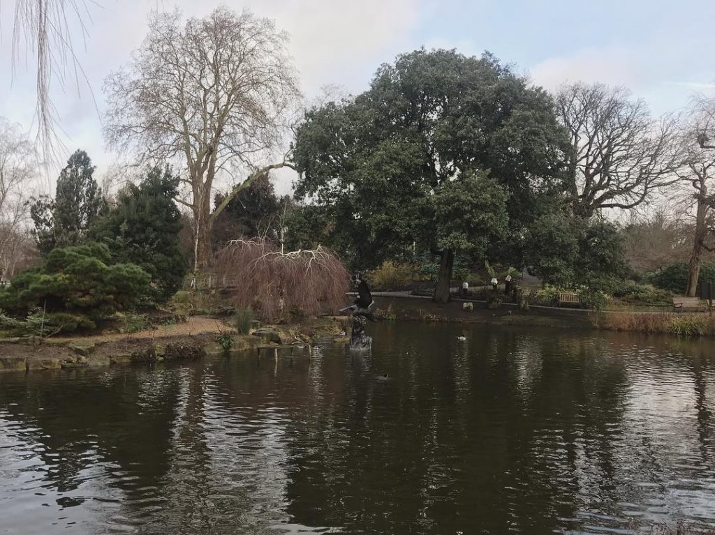 Jedna z věcí, které na Londýně miluji jsou ty jejich parky. Nemám problém vstát&hellip;