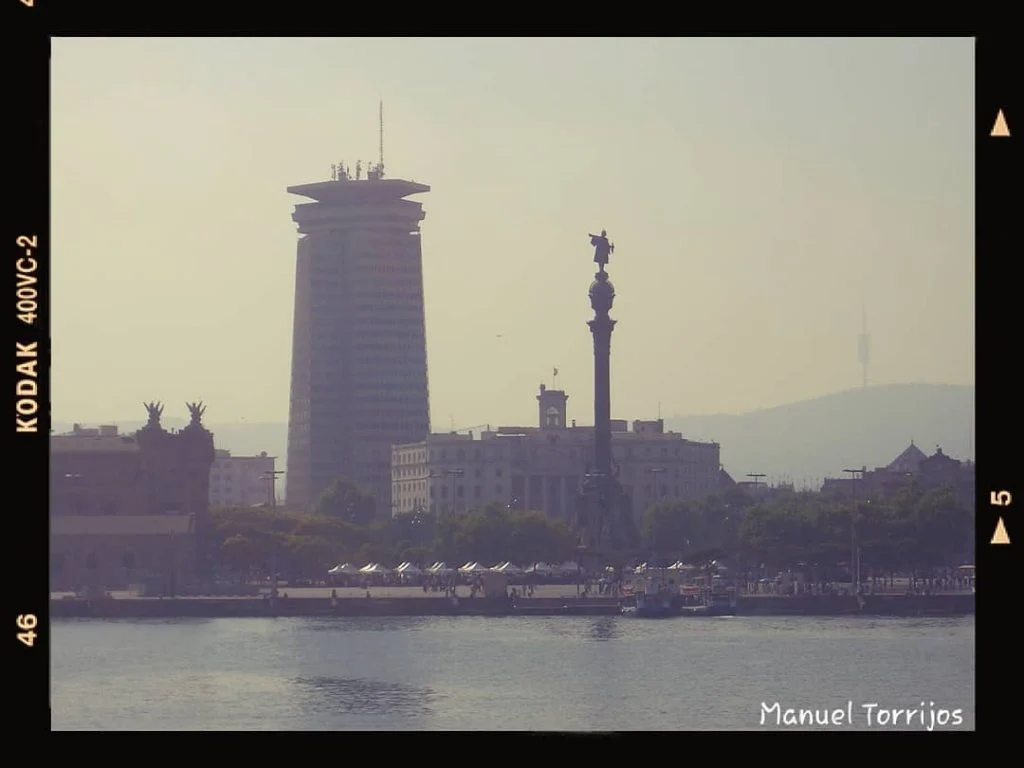Barcelona desde el mar 1. . #fotourbana #city_barcelona #barcelonacity #barcelonalife #barcelonaphotographer #barcelonaphoto #barcelonagram #bnesimppl&hellip;