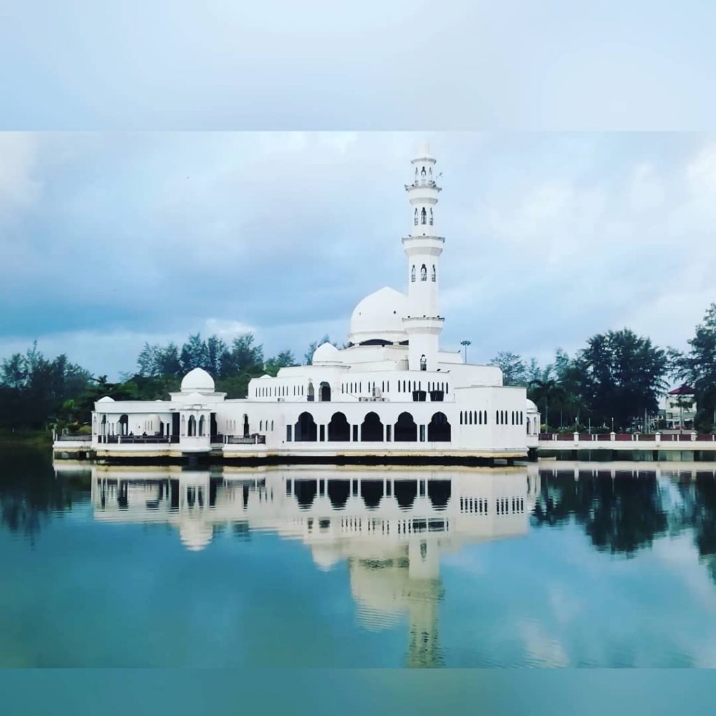 As Malaysia is a muslim country you naturally see a lot of mosques. Most&hellip;