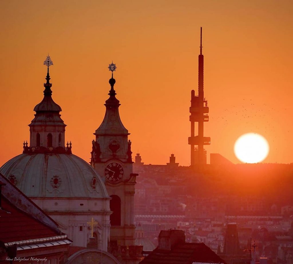 východ slunce z Radničních schodů… wonderful_prague #europestyle_czechrepublic #toppraguephoto #kings_hdr #visitcz #visitprague #canonczsk #discovery_earthpix #discovery&hellip;