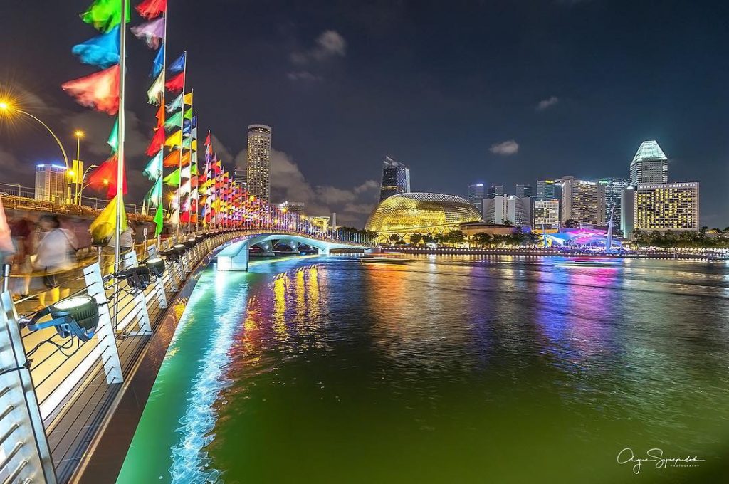 Welcome to Singapore. This colorful light is even during I-Light of singapore in Chinese&hellip;
