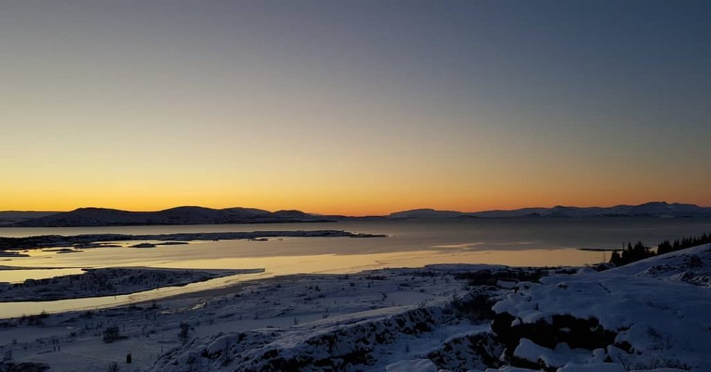 Waiting for sunrise #iceland???????? #iceland #goldencircle #sunrise #magic #travelphotography #traveling #travelgram #travel #trip #voyage&hellip;
