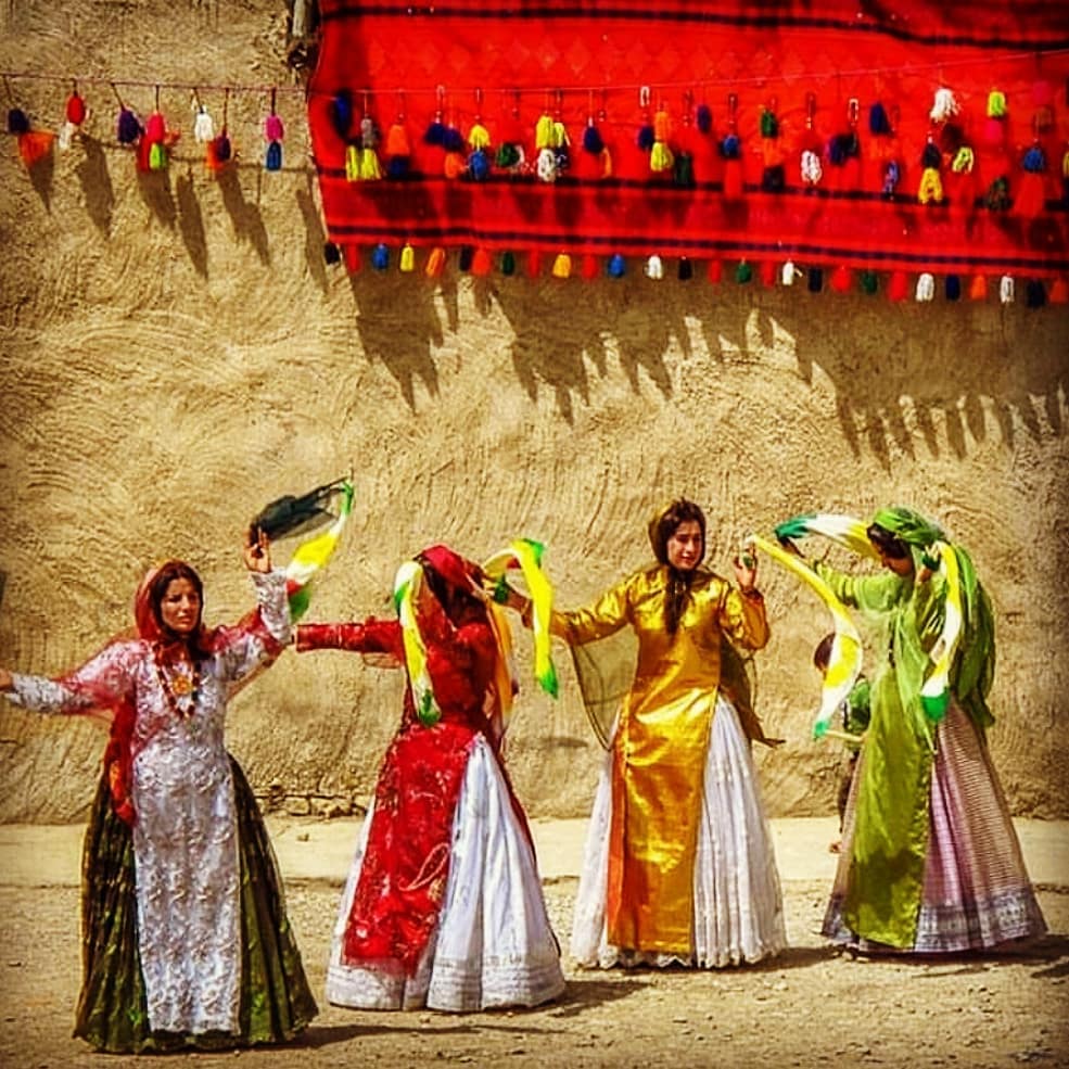 The romantic dance of colours with lover hearts, here rules love in the land…