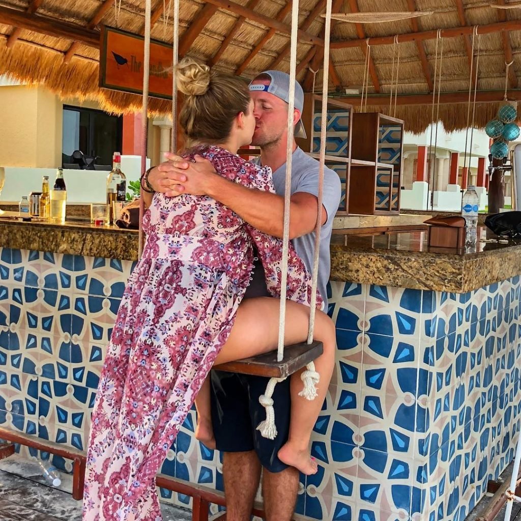 Date someone who is H O M E And A D V E N…