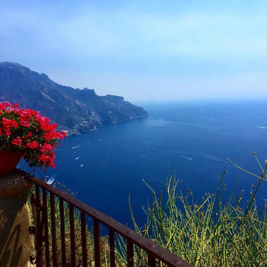 Терраса бесконечности на вилле Чимброне в итальянском Равелло. Отсюда открываются великолепные виды на амальфитанское&hellip;