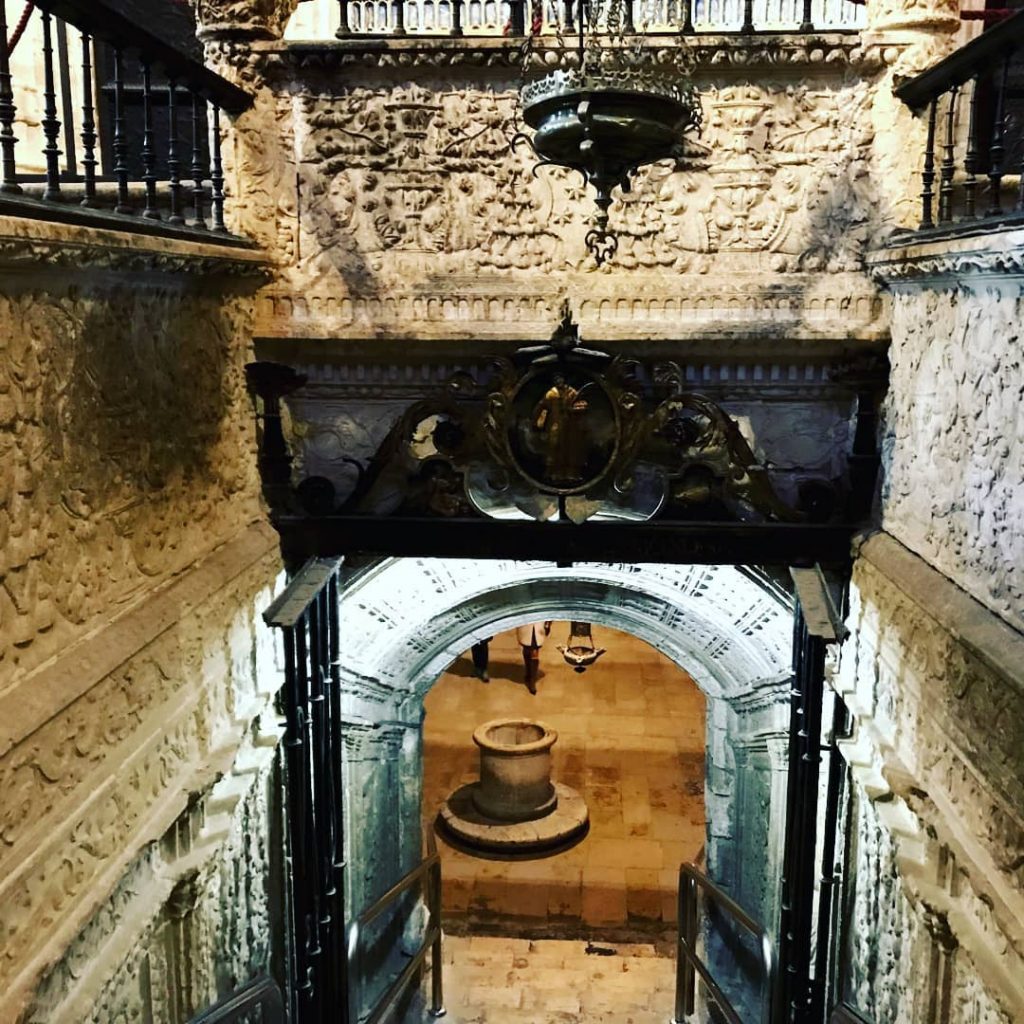 Bajada de la Cripta de San Antolin, Catedral de Palencia #photography #photo #google #googlelocalguides&hellip;