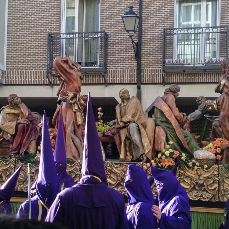 Semana Santa de Palencia #photography #photo #google #googlelocalguides #video #travelphoto #travelgram #instagramers #travelblogger #travelphotography…