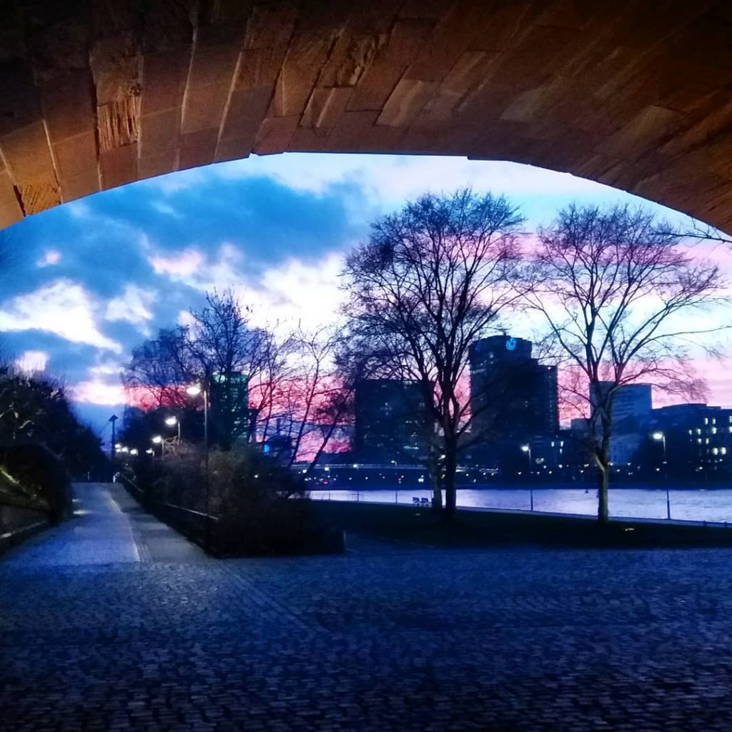 It’s water under the bridge. . . . #livingandgreening #Germany #Frankfurt #purplesunset #skyline #adventurer&hellip;