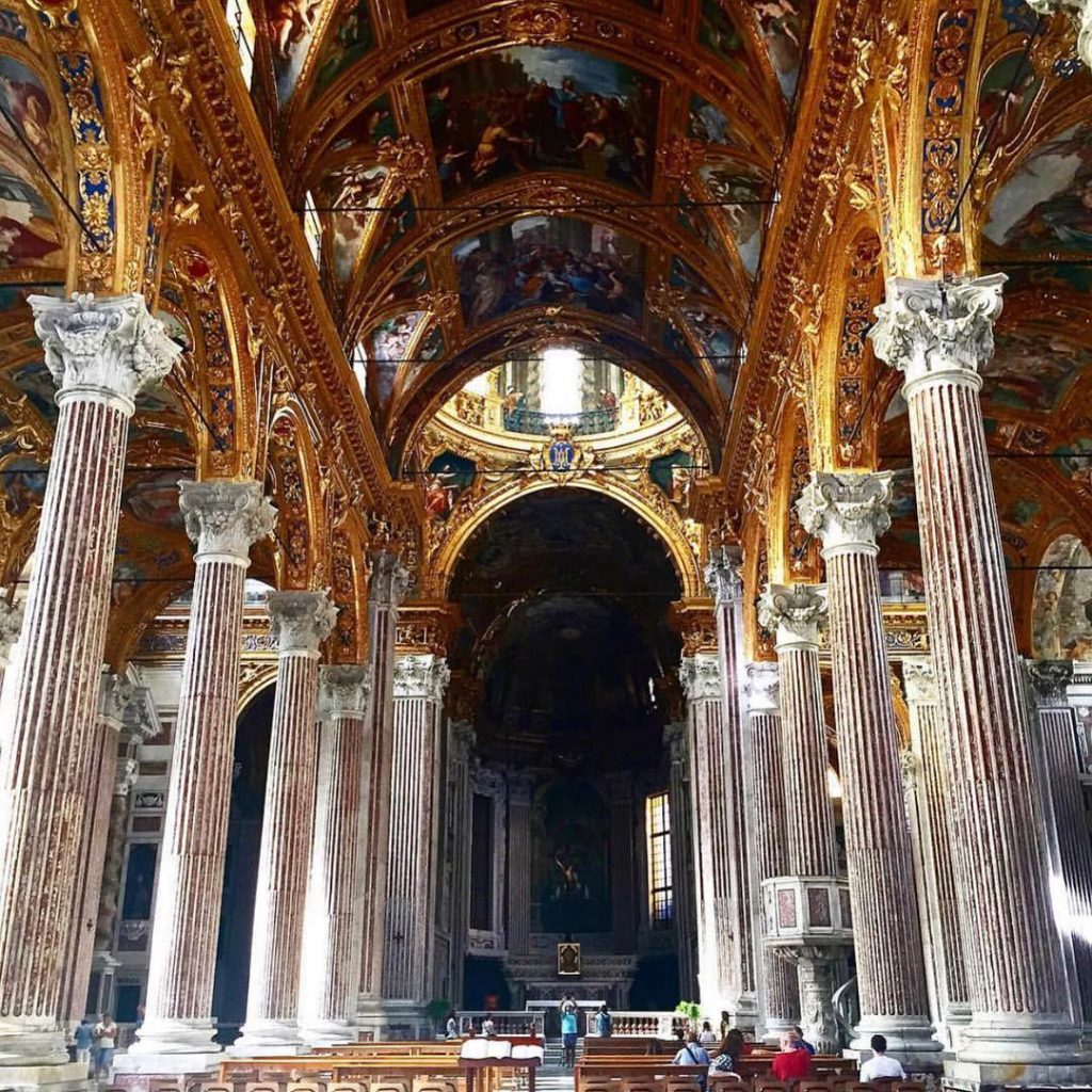 Базилика Сантиссима Аннунициата дель Вастато, снаружи такая строгая спокойная, а внутри … роскошь, золото,&hellip;